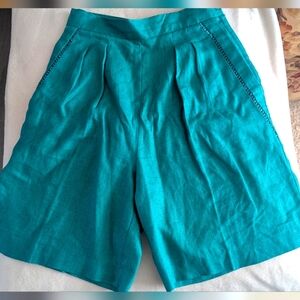 Blue Bermudas with Pleated Design and Relaxed Fit